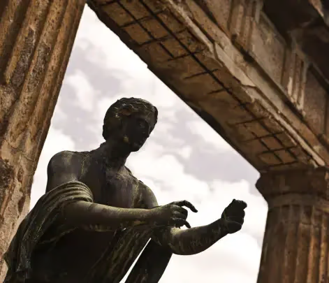 statue of apollo in pompeii